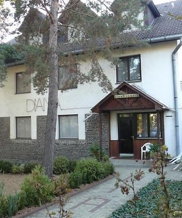 Diana Panzio Bed & Breakfast Matrafured Exterior photo